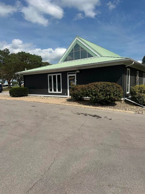 b-622 Progress Ave, Waterloo, IA, 50701-3101 | Card Image