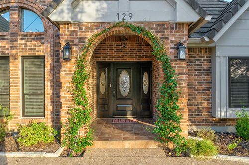 129 Crest View Dr, Lakeway, TX, 78734-5207 | Card Image
