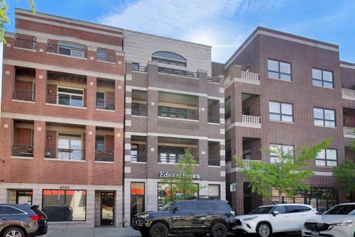 4-4043 N Damen Ave, Chicago, IL, 60618-3261 | Card Image