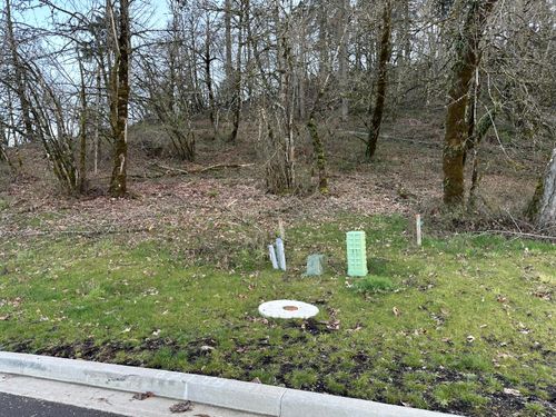 83-83 Eugene Ctr, Eugene, OR, 97401-2670 | Card Image