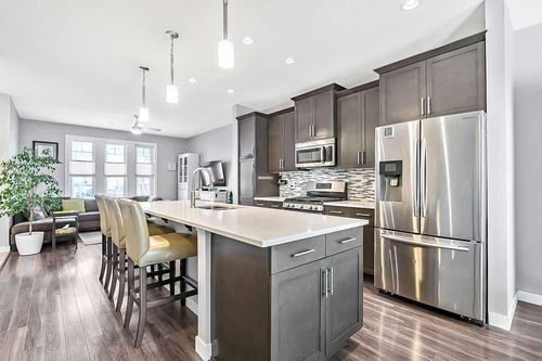 147 River Heights Dr, Cochrane, AB, T4C0Y1 | Card Image