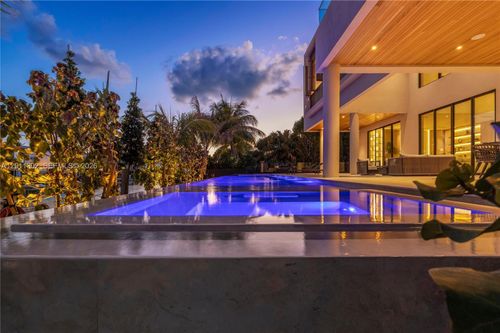 2006 Ne 124th St, North Miami, FL, 33181-2617 | Card Image