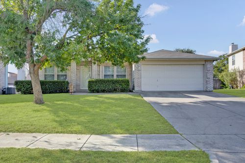 729 Raven Dr, Saginaw, TX, 76131-4883 | Card Image