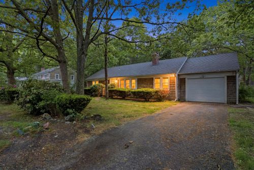 762 W Yarmouth Rd, Yarmouth Port, MA, 02675-2359 | Card Image