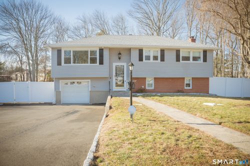 11 Jillson Dr, East Haven, CT, 06512-4137 | Card Image
