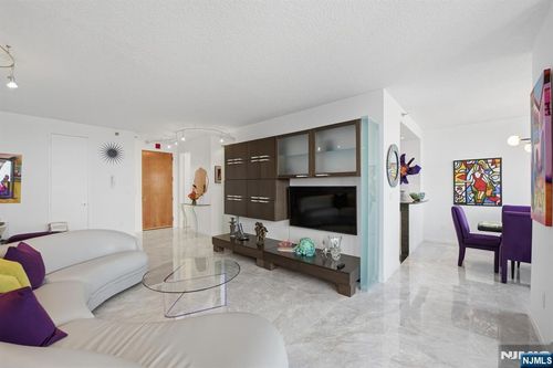 100 Carlyle Dr, Cliffside Park, NJ, 07010-3501 | Card Image