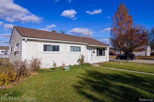 15251 Wildwood St, Roseville, MI, 48066-3140 | Card Image