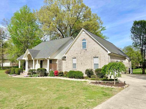 332 Plantation Dr, Killen, AL, 35645-7251 | Card Image