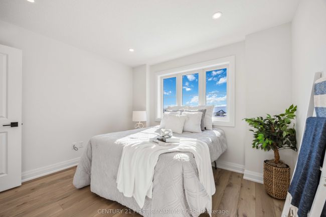 483 Huron St, House other with 3 bedrooms, 3 bathrooms and 2 parking in Wyoming ON | Image 29