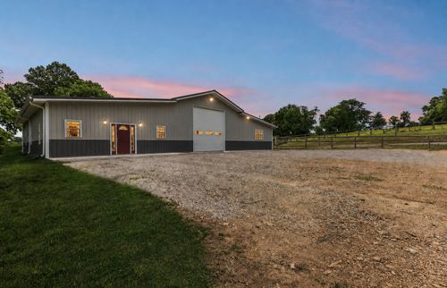 950 Old Agnew Rd, Pulaski, TN, 38478-8407 | Card Image