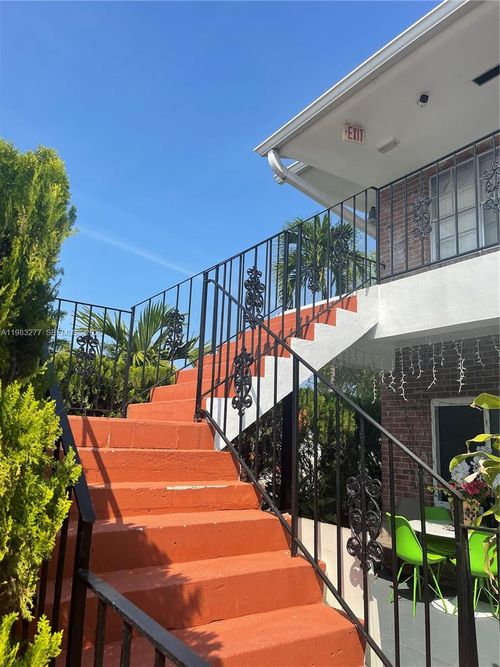 211-1050 Atlantic Shores Blvd, Hallandale Beach, FL, 33009-2640 | Card Image