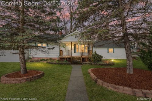 7572 Smale St, Washington Township, MI, 48094-2756 | Card Image