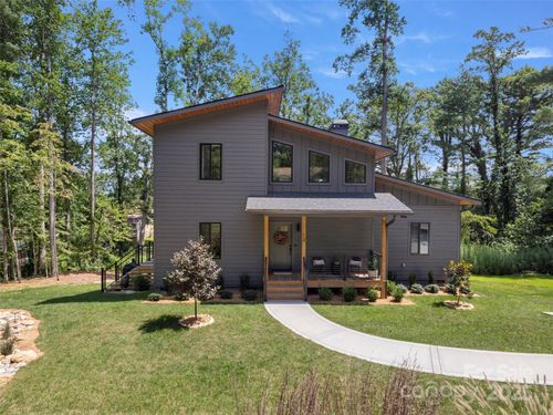 12 Wells Ave, Hendersonville, NC, 28739-4777 | Card Image