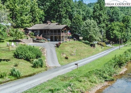 1059 Mouth Of Silas Creek Rd, Lansing, NC, 28643-9126 | Card Image