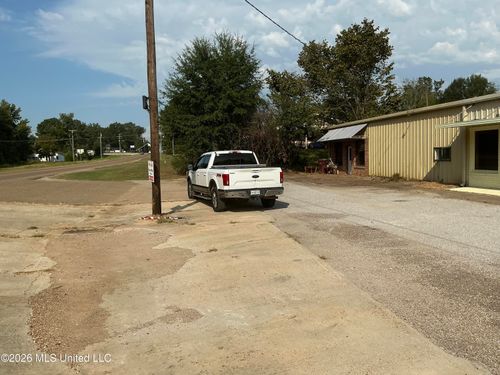 311 E Veterans Blvd, Calhoun City, MS, 38916-5551 | Card Image