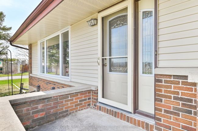 24 Rodgers Dr, House other with 3 bedrooms, 2 bathrooms and 2 parking in Stirling ON | Image 6