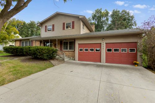 2024 Morningside Dr, Brookings, SD, 57006-2643 | Card Image