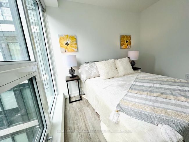 802 - 77 Shuter St, Condo with 2 bedrooms, 2 bathrooms and 1 parking in Toronto ON | Image 5