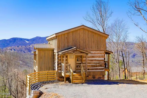 747 Fox Hollow Rd, Gatlinburg, TN, 37738-2301 | Card Image