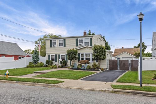 45 Forge Ln, Levittown, NY, 11756-4942 | Card Image