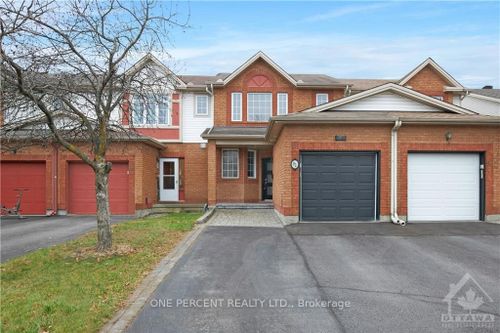 92 Carwood Cir, Ottawa, ON, K1K4V5 | Card Image