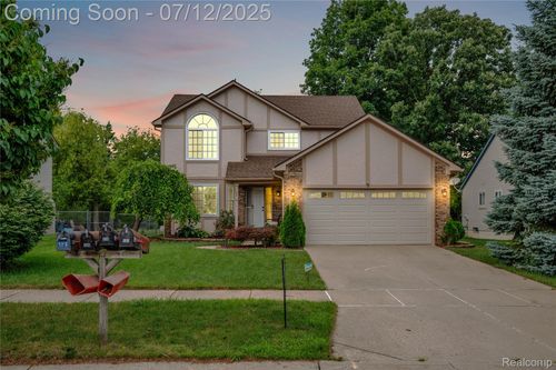 121 Larchwood Dr, Troy, MI, 48083-1630 | Card Image
