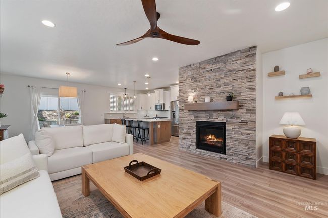 6009 W Riva Capri St, House other with 3 bedrooms, 2 bathrooms and 2 parking in Meridian ID | Image 7