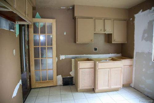 7406 Rosemont Ave, Detroit, MI, 48228-5424 | Card Image