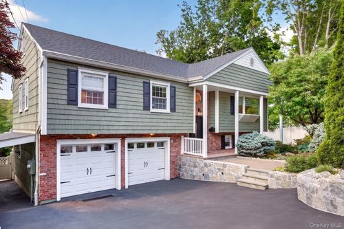 585 Bedford Rd, Pleasantville, NY, 10570-3348 | Card Image