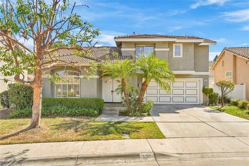 220 Suffolk St, Corona, CA, 92882-6324 | Card Image