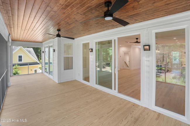 Massive covered Porch | Image 20
