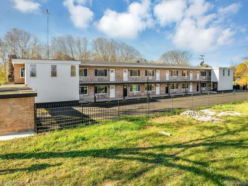 apt-8-44 Highland St, Highland Park, MI, 48203-5805 | Card Image