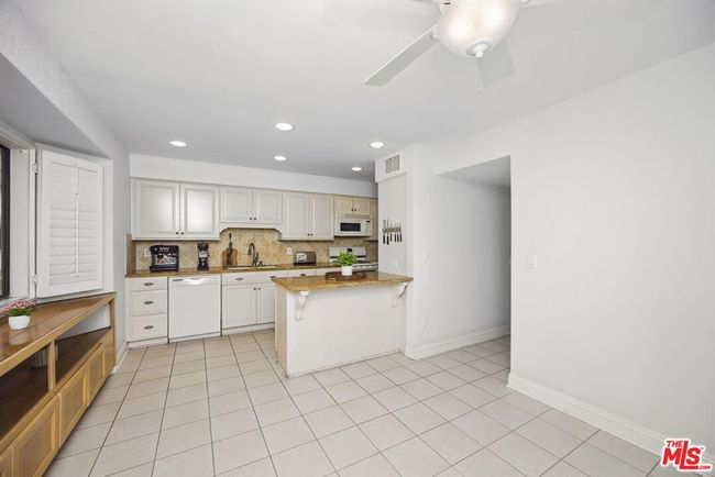 2 - 10229 Variel Ave, Condo with 3 bedrooms, 4 bathrooms and null parking in Chatsworth CA | Image 10