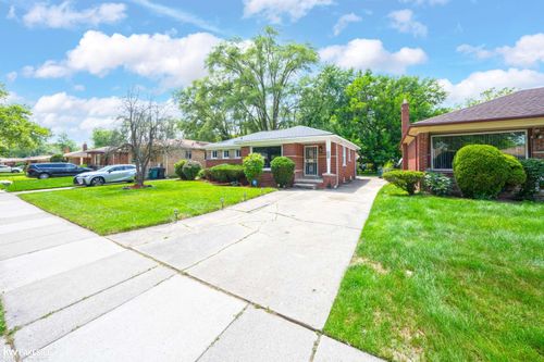 21951 Parklawn St, Oak Park, MI, 48237-2687 | Card Image