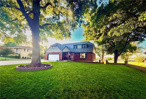 617 Meadow Ln, Fort Scott, KS, 66701-3148 | Card Image