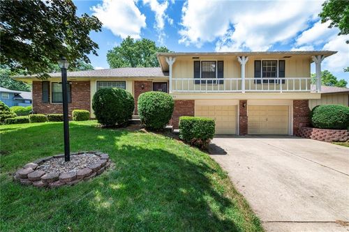 7136 Haskell Ave, Kansas City, KS, 66109-2521 | Card Image