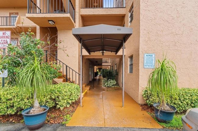 313 - 3048 E Sunrise Lakes Dr, Condo with 2 bedrooms, 2 bathrooms and null parking in Fort Lauderdale FL | Image 10