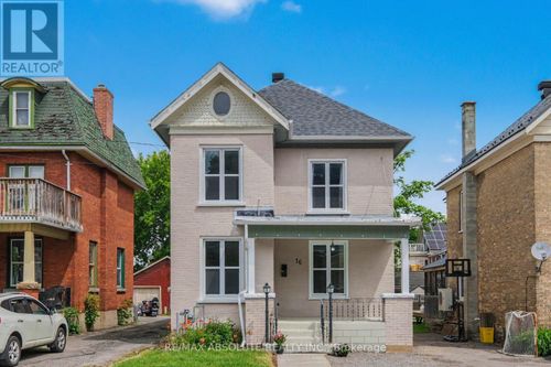 16 Glen Ave, Smiths Falls, ON, K7A1S2 | Card Image