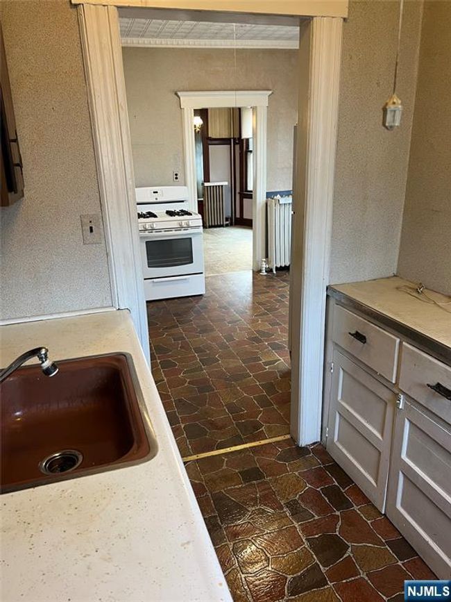 78 1 St St, Home with 4 bedrooms, 2 bathrooms and null parking in Clifton NJ | Image 11