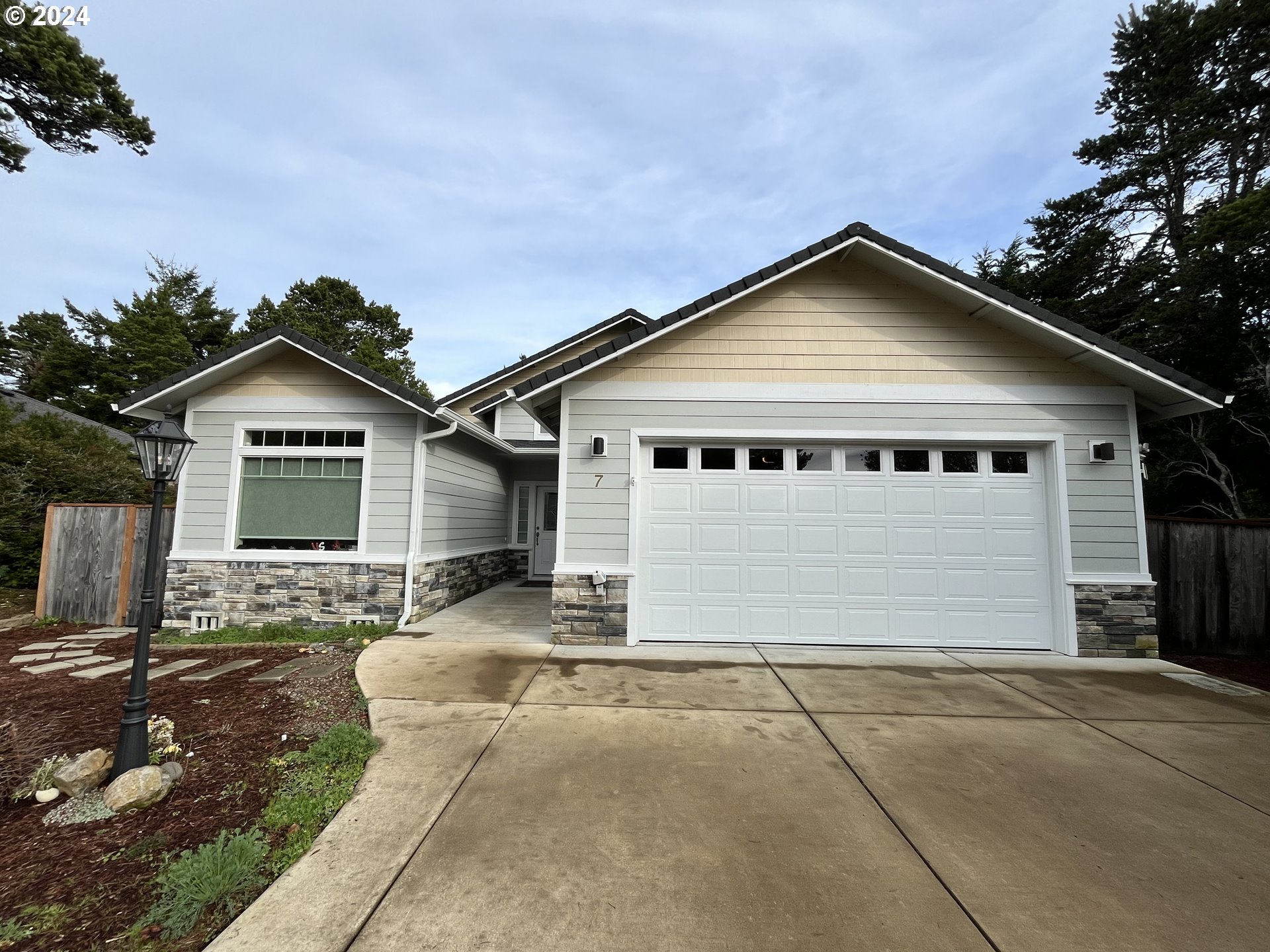 Sea Watch Pl, Florence, OR 97439