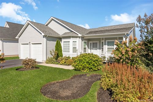 32 Tyler Dr, Riverhead, NY, 11901-5048 | Card Image