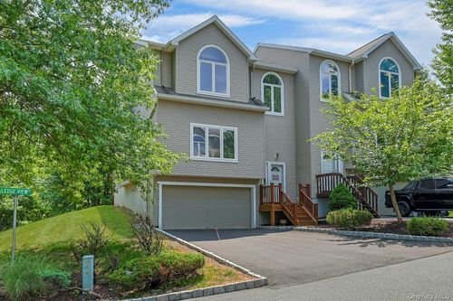 1 Ledger View Ct, Highland Mills, NY, 10930-6815 | Card Image