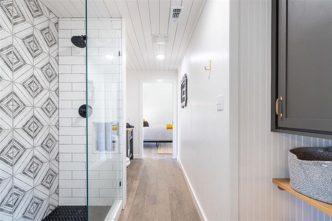 Jack and Jill Bathroom | Image 23