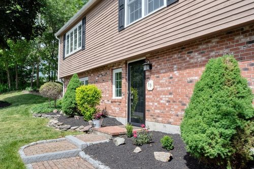 19 Essex Heights Dr, Weymouth, MA, 02188-3537 | Card Image