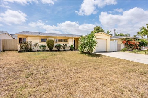 10261 D Este Dr, Anaheim, CA, 92804-5356 | Card Image