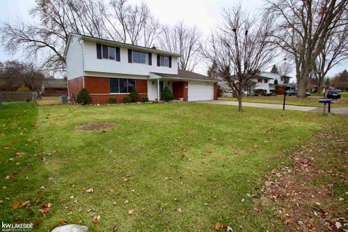 18672 Beatrice St, Clinton Township, MI, 48036-2011 | Card Image