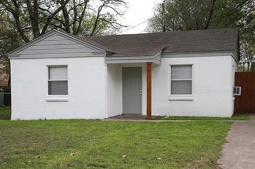 9217 N Dodson Dr, White Settlement, TX, 76108-2607 | Card Image