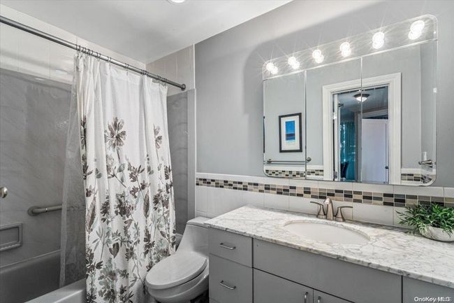Full Bathroom | Image 19