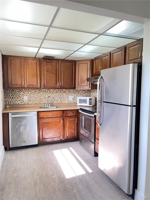 apt-305r-150 Sw 134th Way, Pembroke Pines, FL, 33027-2003 | Card Image