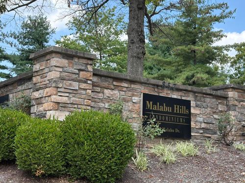 8102-857 Malabu Dr, Lexington, KY, 40502-3430 | Card Image
